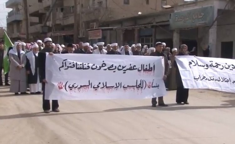 Qamişlo'da din alimleri Kürtleri hedef gösteren Suriyeli alimleri protesto etti