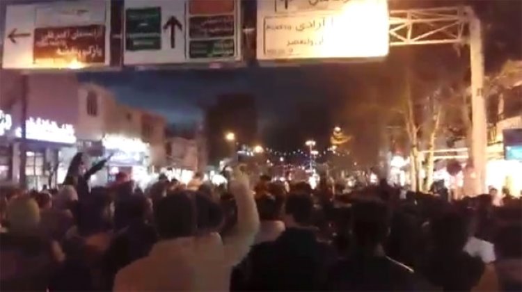 İran'da protesto gösterileri birçok kentte yeniden başladı