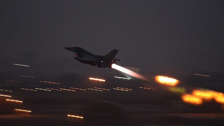 Koalisyon uçakları Maxmur'da IŞİD’i vurdu 7 ölü