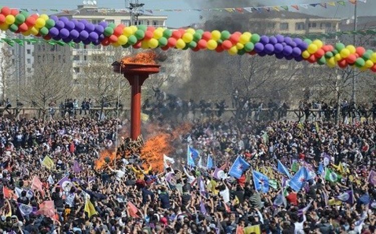 Newroz-Diyarbakır ve Van'da 50’den fazla kişi gözaltına alındı.