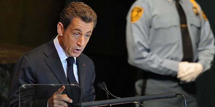 Fransa’nın eski Cumhurbaşkanı Sarkozy gözaltına alındı
