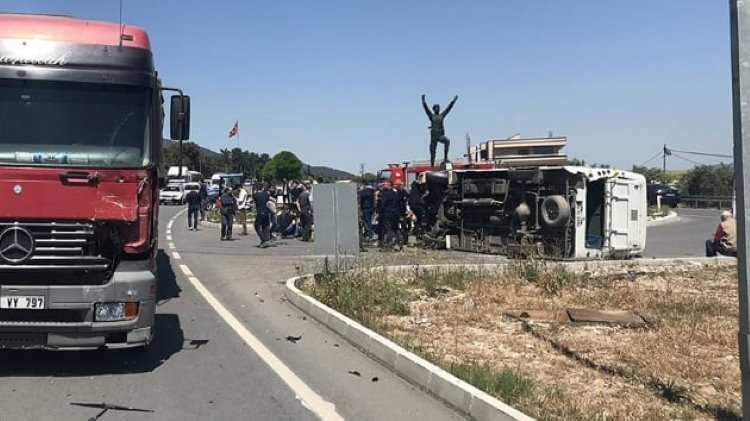 Asker ve korucuları taşıyan araç TIR’a çarptı: 25 kişi yaralandı