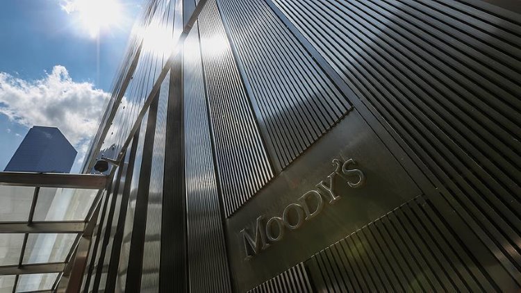 Uluslararası derecelendirme kuruluşu Moody’s, Türkiye’deki 20 bankanın notunu düşürdü