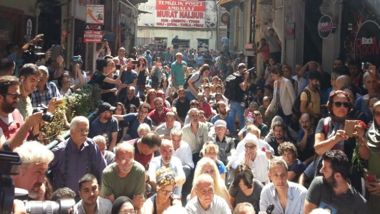 Cumartesi Anneleri’nin Galatasaray Meydanı’na yürüyüşüne polis engeli