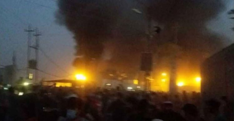  Basra'da göstericiler İran Başkonsolosluğu'nu ateşe verdi