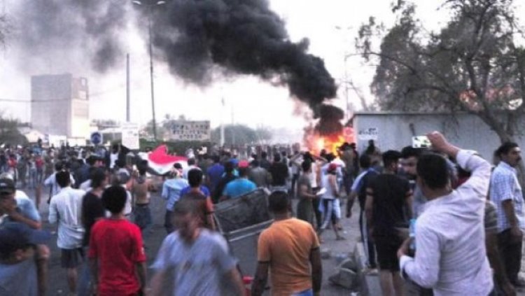 Basra’da gösteriler dinmiyor,Halk hükümet binalarına,saldırdı,polisle çatıştı