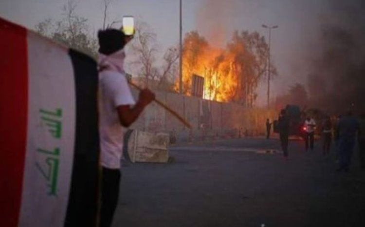 Basra'daki protestoda: Valillk binası ateşe verildi, 3 ölü, 18 yaralı