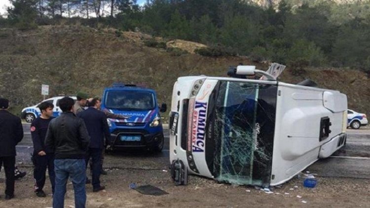 Siirt’te yolcu minibüsü devrildi 10 yaralı