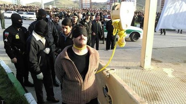 İran rejimi 3 kişiyi halkın gözü önünde idam etti
