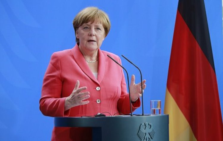 Angela Merkel Yine 'Dünyanın En Güçlü Kadını' Seçildi