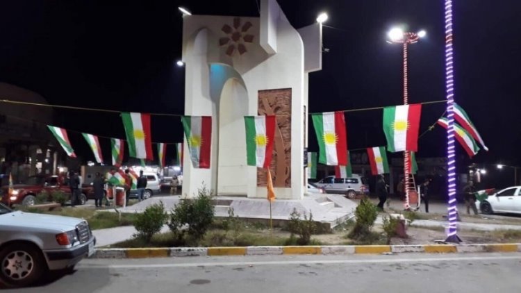 Xaneqîn halkı 2019'u Kürdistan bayrakları ile karşılıyor