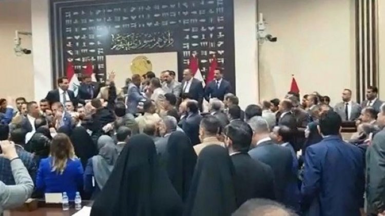 Irak Parlamentosu'nda gerginlik: Toplantı ertelendi