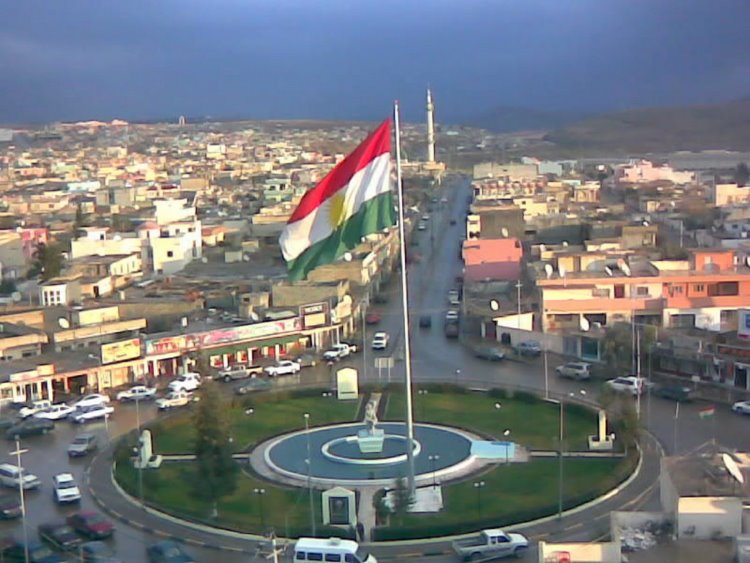 Türkmen ve Araplar’dan Kerkük'te Kürdistan bayrağı girişimi