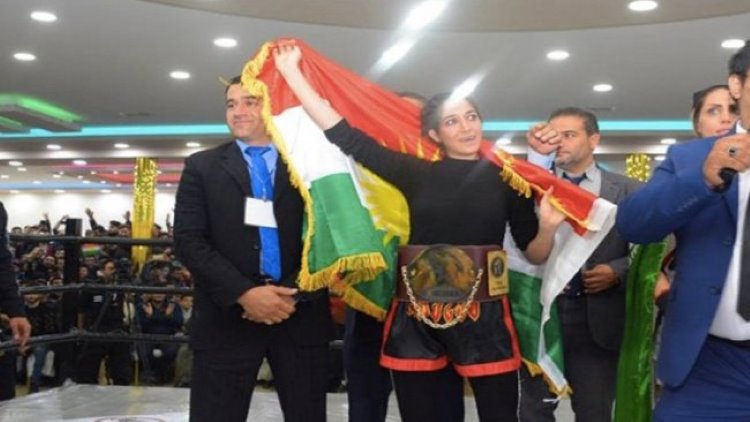 Doğu Kürdistanlı kadın sporcu Kürdistan bayrağı açtığı için İran rejimi tarafından tutuklandı.