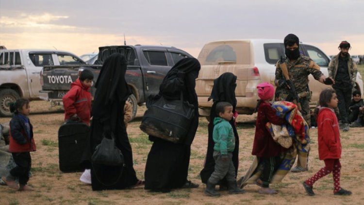Bağoz'daki İnsani koridordan bir günde 1500'den fazla IŞİD'li ailesi çıktı