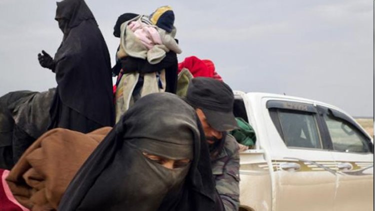 YPJ: IŞİD'li kadınların kara çarşafları cephanelik gibi