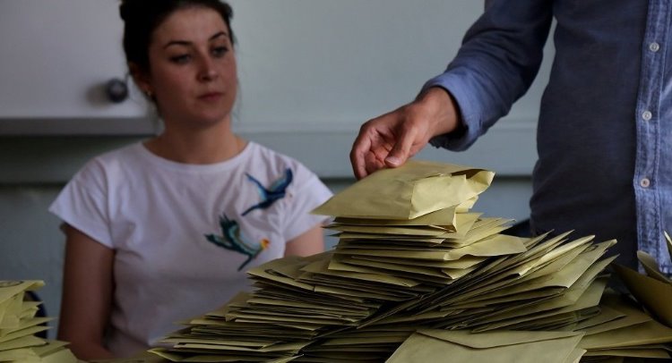 İstanbul'da 6 ilçede geçersiz oylar yeniden sayılacak