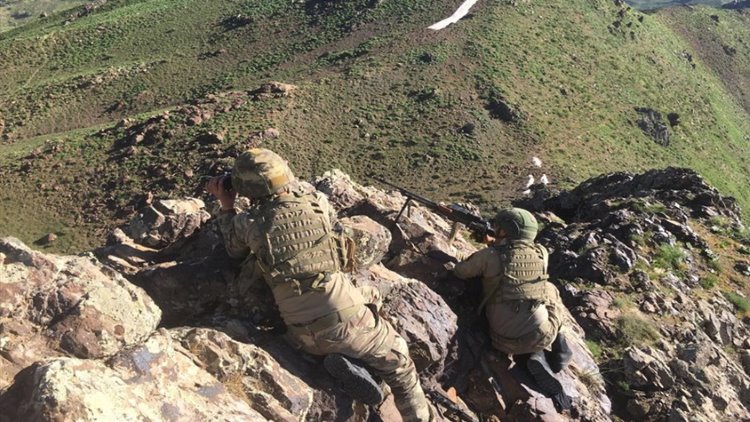TSK'den, Xakurke alanında bulunan PKK üslerine operasyon