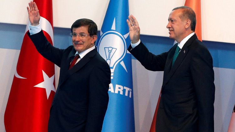 Kürt ilinde Davutoğlu'na protesto, Erdoğan'a destek açıklaması