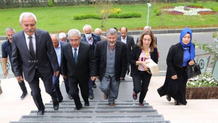 Kürt ittifak partilerinden Diyarbakır Büyükşehir Belediyesi'ne ziyaret