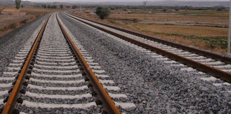 İran'ın, Tahran'dan Akdeniz'e uzanan demiryolu projesi başladı