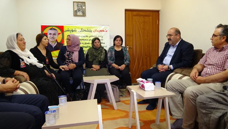 Rojava heyetinden Diyar Garib'in ailesine taziye ziyareti