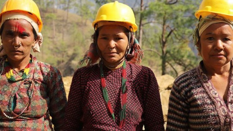 Nepal’de 111 bin inşaat işçisi kadın eşit ücret için örgütleniyor