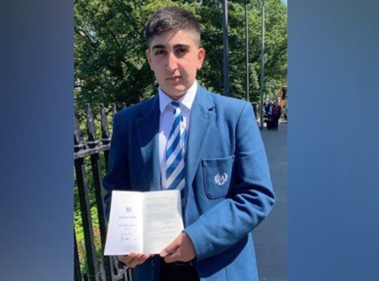 İskoçya genelinde yapılan sınavda Kürt öğrenci birinci oldu 