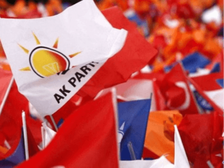 AKP'de kopuşlar hızlanmaya başladı