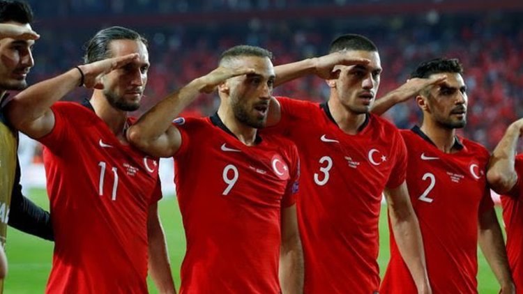 Fransa'dan Türk futbolcuların asker selamına büyük tepki: 'Türkiye maçı iptal edilsin'
