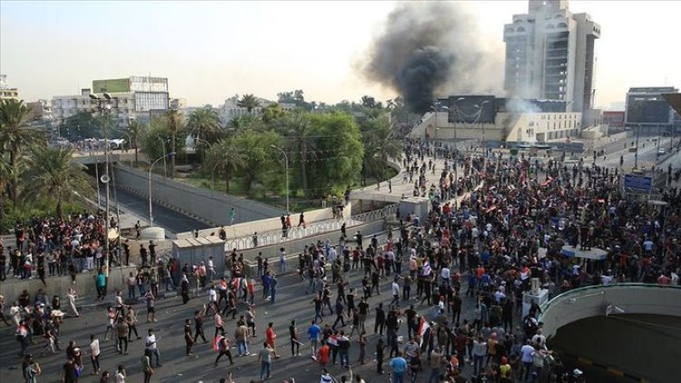 Irak'ın başkenti Bağdat'ta hükümet karşıtı yapılan protesto gösterilerinde 3 ölü, 60 yaralı