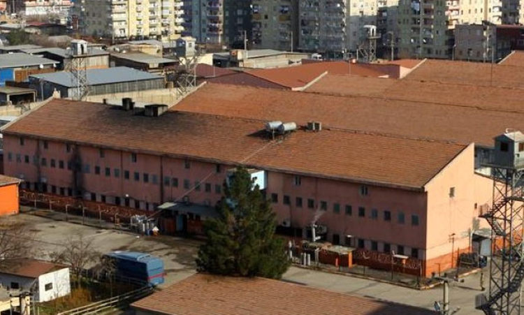Diyarbakır Cezaevi’nde işkence iddiası: ‘Niye ellerin cebinde’ dediler