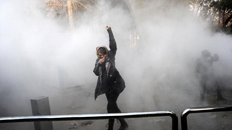 İran karışıyor: Göstericiler tehdit edildi