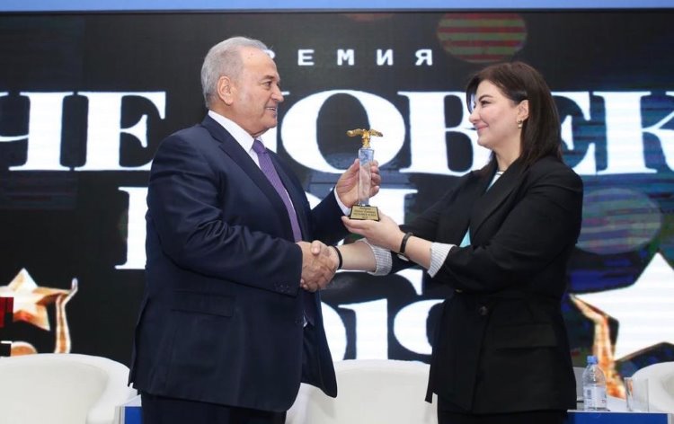 Kürt iş insanı Narin Nadirova'ya 'Yılın Kişisi' ödülü