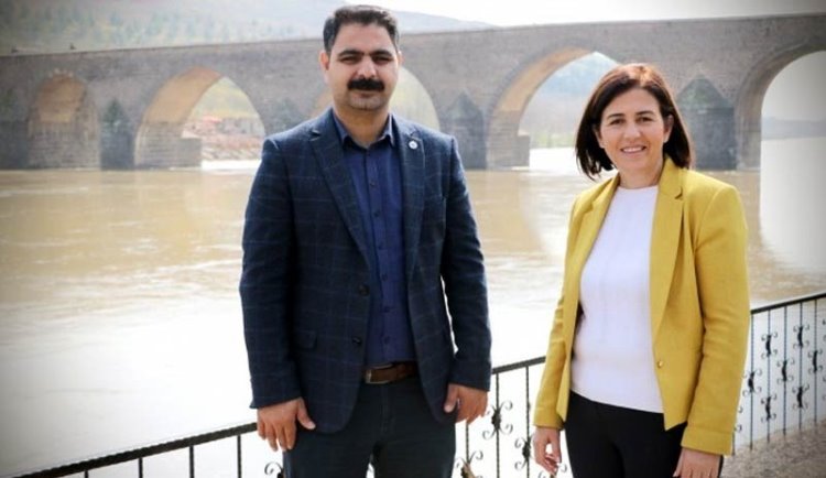 HDP'li Sur Belediyesi Eş Başkanları tutuklandı