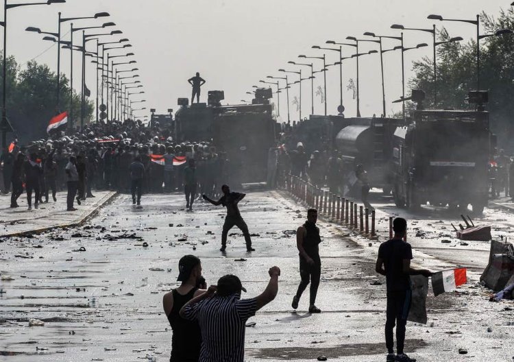 Irak’ta göstericiler baskılarını arttırıyor