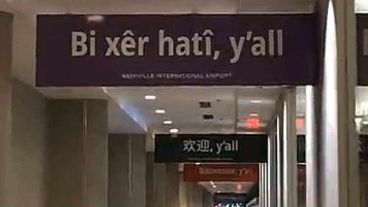 ABD'de Uluslararası Havaalanı girişine Kürtçe tabela