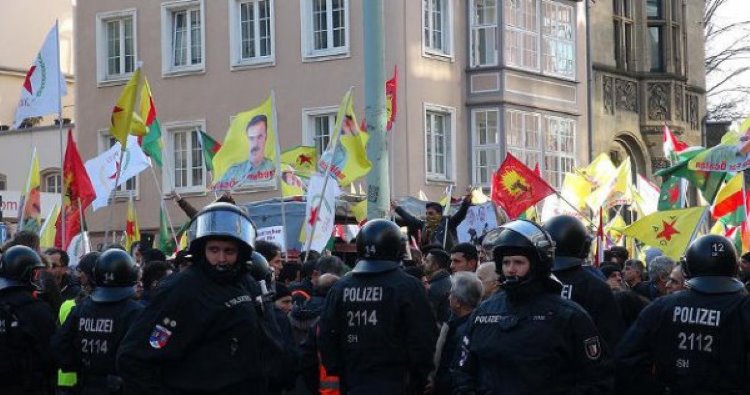 Fransa'da PKK'ya bağış toplayan 4 kişi hakkında dava açıldı
