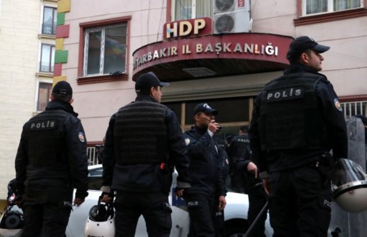 İsveç Parlamentosu: AKP kaybettikçe Kürtlere ve muhalefete saldırıyor