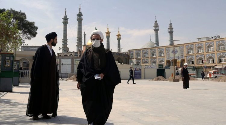 İran'da Kovid-19 nedeniyle kapalı olan camilerin tamamı yarın açılıyor
