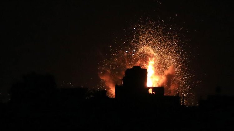 İsrail Gazze'yi hava saldırısıyla vurdu!