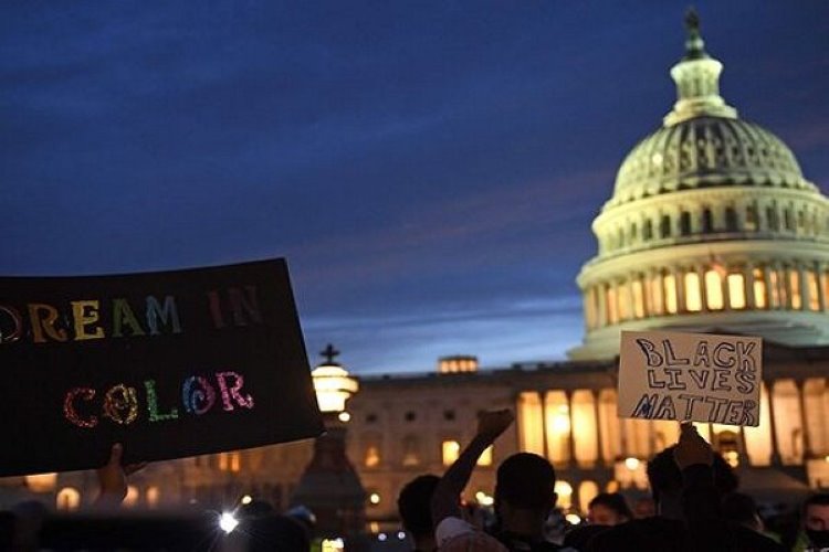 Protestoların sürdüğü Beyaz Saray önünde çatışma çıktı