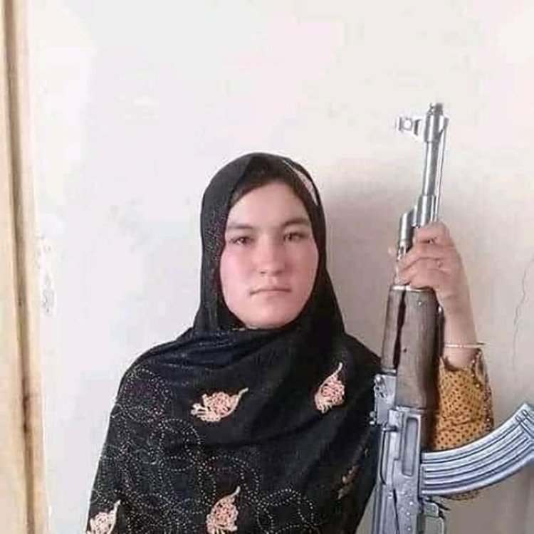 Afganistan’da genç kız, evini basan Taliban üyelerini öldürdü