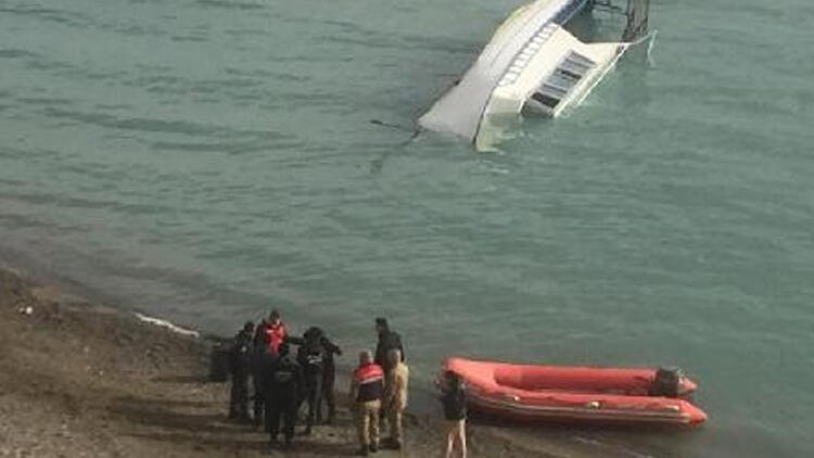Van Gölü'nde batan teknede ölü sayısı 61'e yükseldi