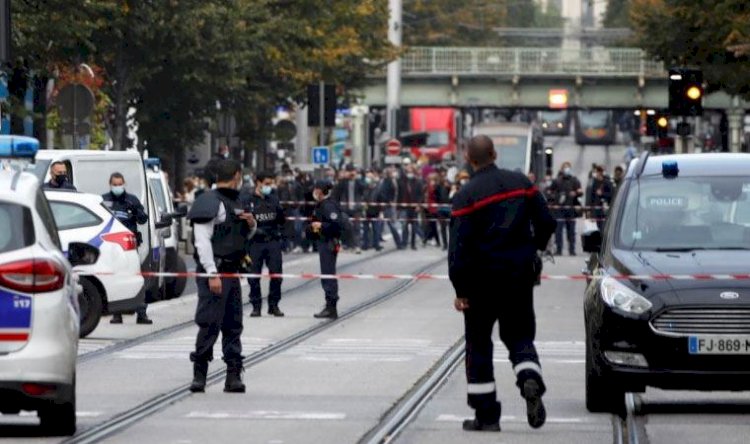 Fransa'da bir saldırı daha: Kilise yakınlarında üç kişi bıçaklanarak öldürüldü