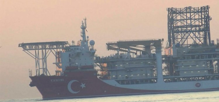 Türkiye'nin üçüncü sondaj  gemisi Kanuni bugün Karadeniz'e açıldı