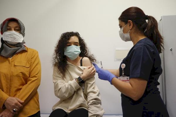 Çin’in Geliştirdiği Aşı Türkiye’de Gönüllülere yapılmaya başlandı