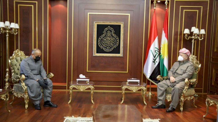 Başkan Barzani, provokatörlerin tekme attığı KDP’liyle görüştü
