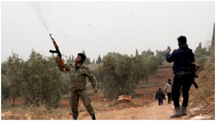 Afrin’de silahlı gruplar köylülerin zeytin ağaçlarını kesiyor