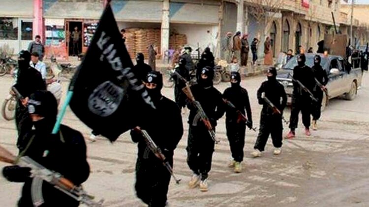İŞİD, Hama’daki iki askeri noktayı ele geçirdi